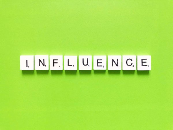 comment utiliser les influenceurs pour promouvoir sa marque